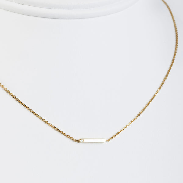 Emerson : staple bar necklace