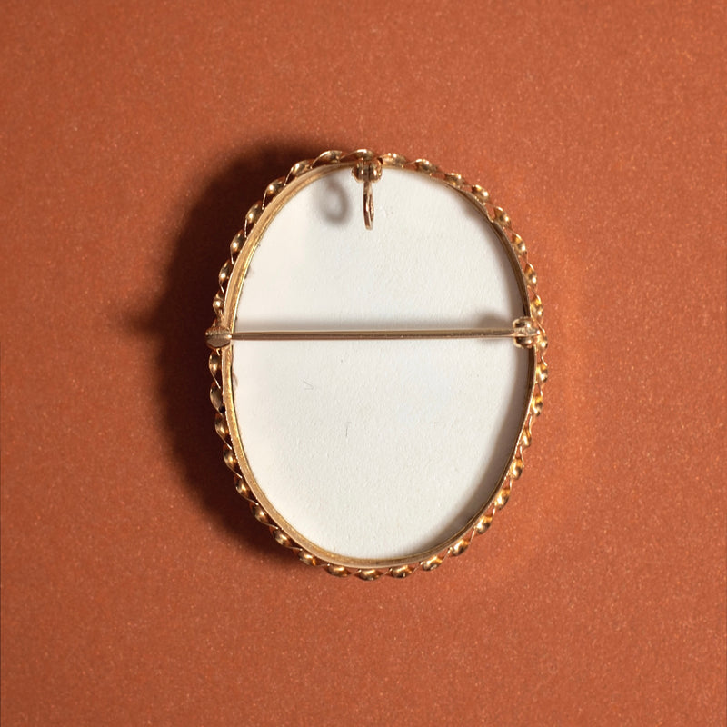 Vintage porcelain cameo brooch/ pendant