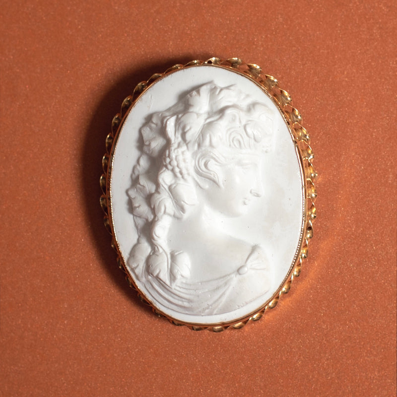 Vintage porcelain cameo brooch/ pendant